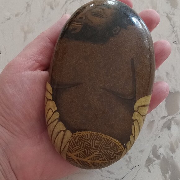 Orginal Hand Painted River Rock Indigenous Work of Stone Art Buffalo & Male Face - Picture 5 of 6